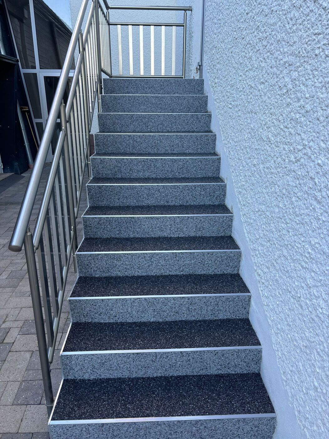 Escalier apres pose du tapis de pierre