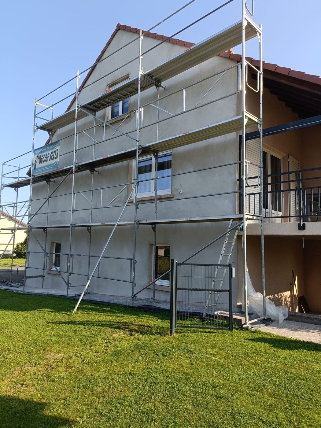 Ravalement en cours - Facade sous echafaudage